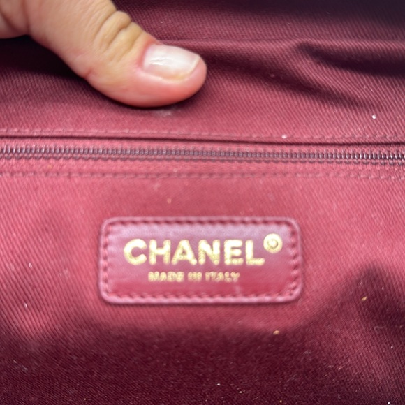 CHANEL Caviar Quilted Jumbo Easy Flap Bag - Picture 8 of 14